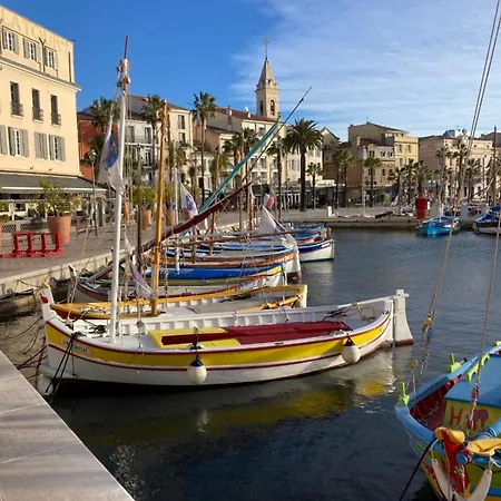 T3 With Balcony Near The Sea